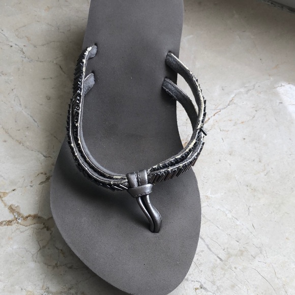 GREIGE FLIP-FLOPS - Picture 3 of 5